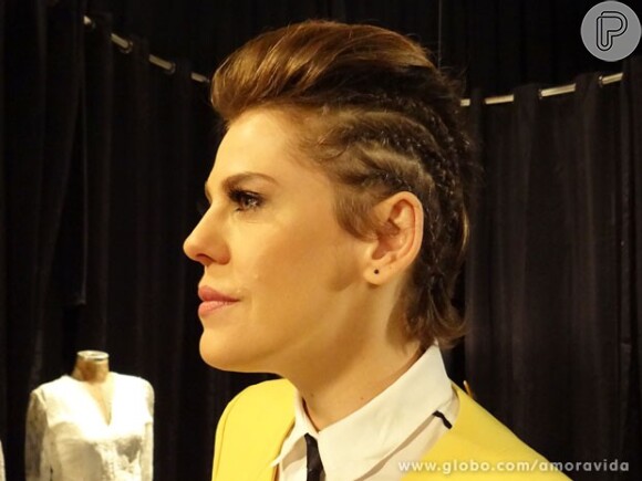 Bárbara Paz faz penteado misturando influências em 13 de setembro de 2013 e diz: 'Fiz em homenagem ao Rock in Rio'