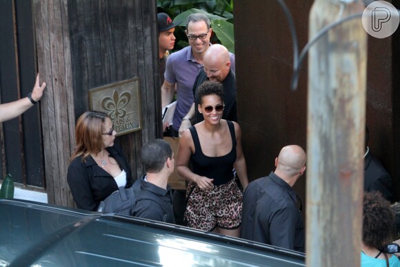 Alicia Keys deixou o filho no hotel em que está hospedada e já segiu para a Cidade do Rock