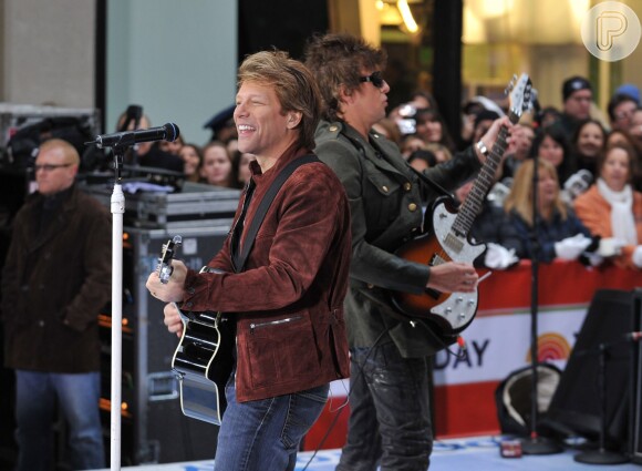 O Bon Jovi remarcou quatro dos cinco shows, na América Latina, por conta de uma cirurgia de emergência a que o baterista Tico Torres foi submetido enquanto estava no México