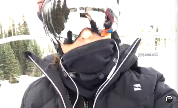 Ivete Sangalo faz selfie em estação de ski onde curte as férias em Aspen, nos Estados Unidos