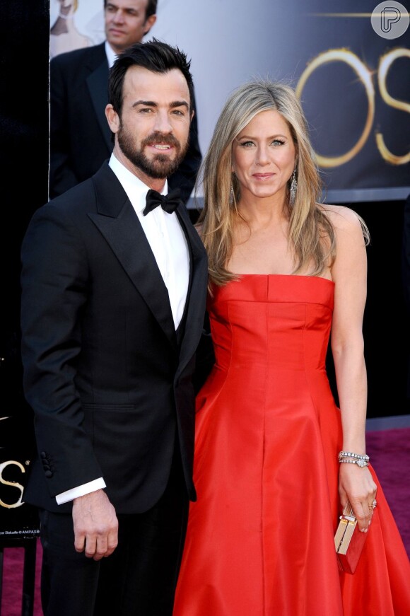 Jennifer Aniston não está grávida de Justin Theroux, seu noivo