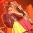  Isabella Santonni e Malu Rodrigues se beijam na boca na peça 'Cinco Julias', que está em cartaz  no Teatro das Artes, na Gávea, Zona Sul do Rio  
  