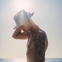 Justin Bieber posa nu em capa de revista: 'Assumir o controle da minha vida'