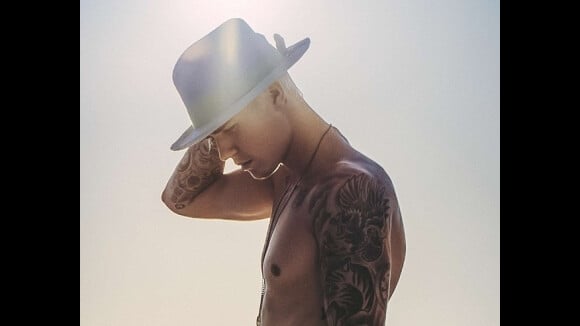 Justin Bieber posa nu em capa de revista: 'Assumir o controle da minha vida'