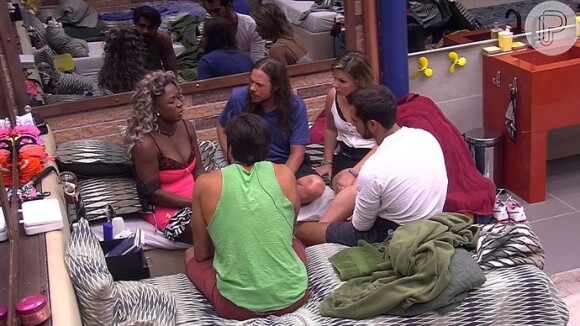 Adélia, do 'BBB16', foi aconselhada por Renan a não deixar o reality: 'Não pede pra sair por causa dessa menina aí'