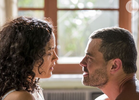 Final de 'A Regra do Jogo': César (Carmo Dalla Vecchia) desiste de suicídio ao descobrir que será pai