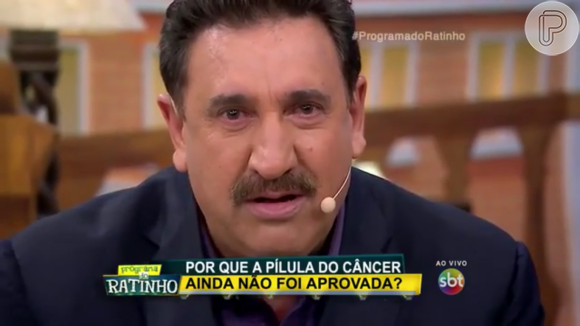 Ratinho faz desabafo emocionado em seu programa sobre a liberação da pílula do câncer: 'Eu perdi um irmão com 15 anos de câncer. Até hoje minha mãe não se recuperou'