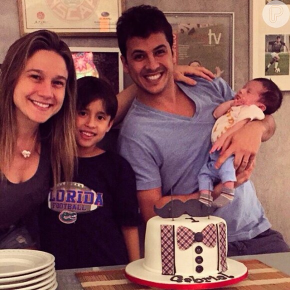 Fernanda Gentil com a família: o marido, Matheus Braga, o afilhado Lucas e o filho, Gabriel