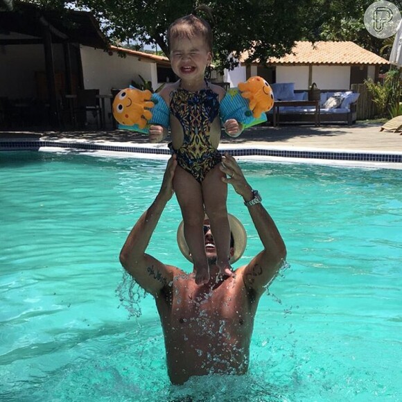 O humorista Wellington Muniz, o Ceará, sempre mostra momentos divertidos com a filha, Valentina, no Instagram