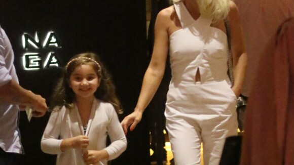 Flavia Alessandra entrega que filha escondeu barriga do paparazzo: 'Fofurice'