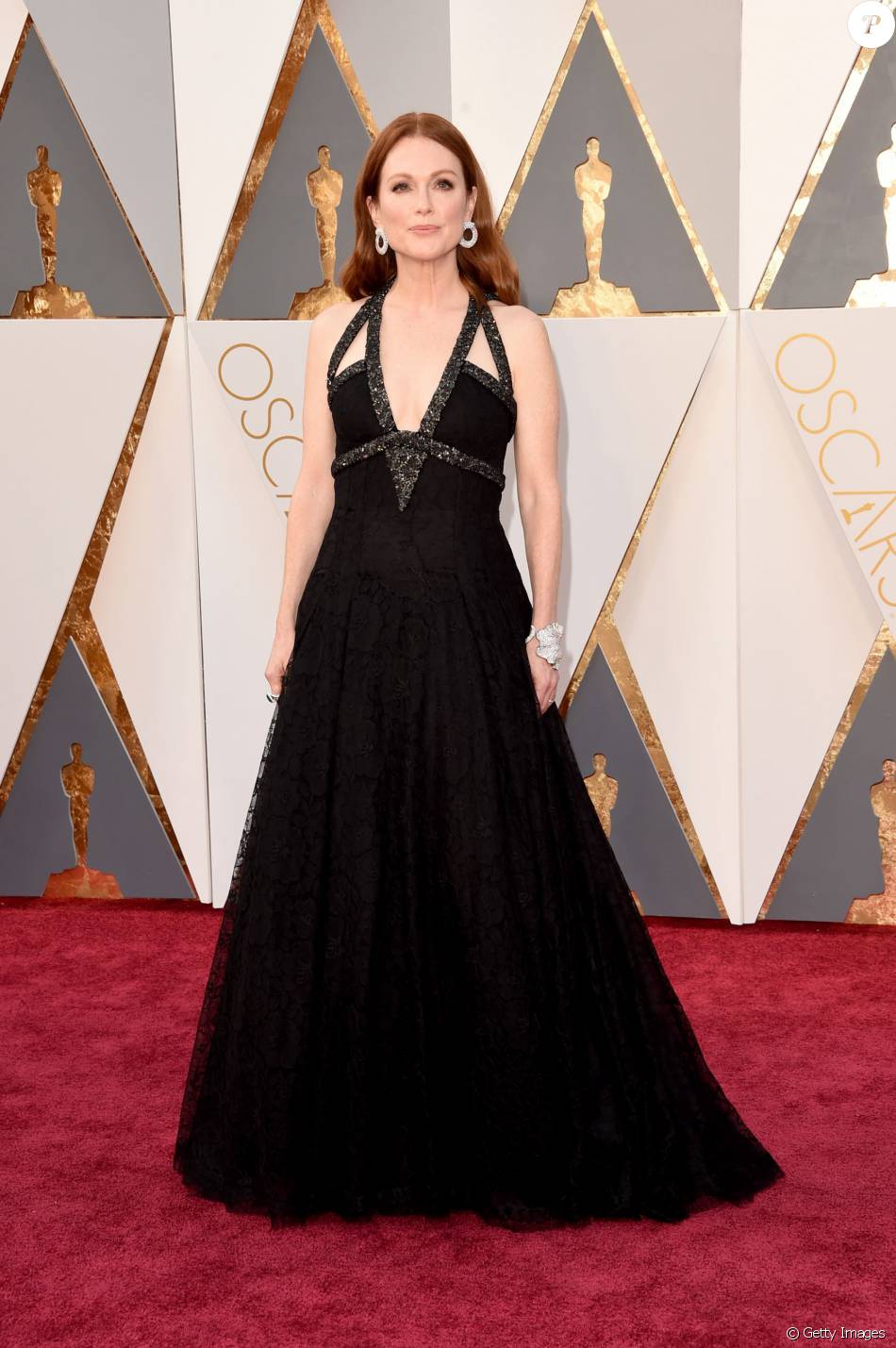 vestido preto chanel