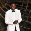 Chris Rock lembrou a polêmica do segundo ano seguido sem negros entre os indicados: 'Estou no Oscar da Academia, também conhecido como os prêmios dos brancos'
