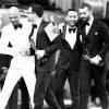 Sam Smith abraça  John Legend ao vencer o Oscar