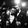 Sam Smith comemora Oscar ao lado do amigo Jimmy Napes, que compôs a música com ele
