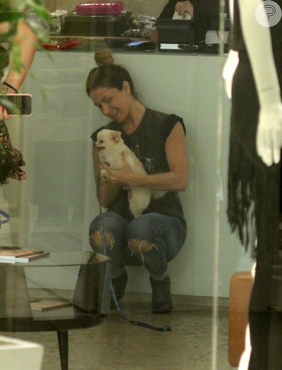 Giovanna Antonelli se diverte em passeio com as filhas gêmeas, Sofia e Antônia, nesta segunda-feira, dia 29 de fevereiro de 2016