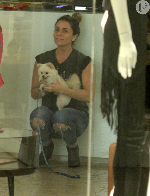 Giovanna Antonelli se diverte em passeio com as filhas gêmeas, Sofia e Antônia, nesta segunda-feira, dia 29 de fevereiro de 2016