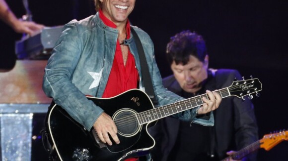 Rock in Rio: Nickelback canta sucessos e Bon Jovi fecha noite com beijo em fã