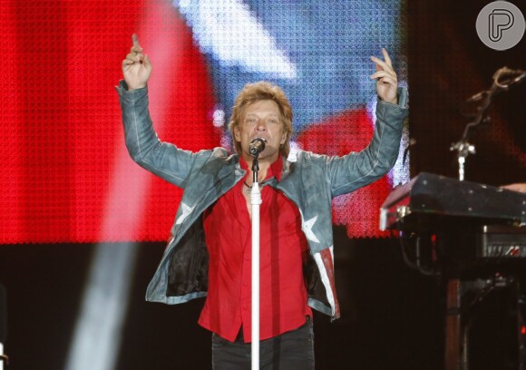 Bon Jovi fez show com banda desfalcada, já que seu guitarrista está afastado e seu baixista foi internado às pressas, devido a um problema na vesícula