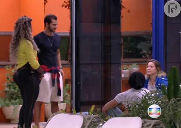 Logo após a fala de Ana Paula, produção do 'BBB16' cortou para conversa entre Adélia, Matheus, Cacau e Renan