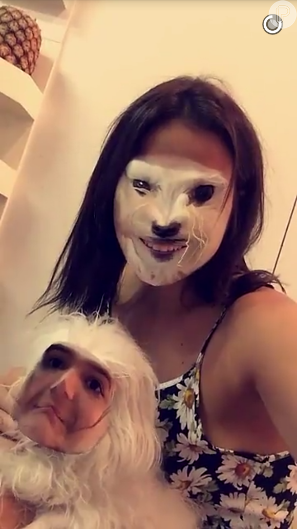 Bruna também fez uma montagem no Snapchat com o seu cachorro