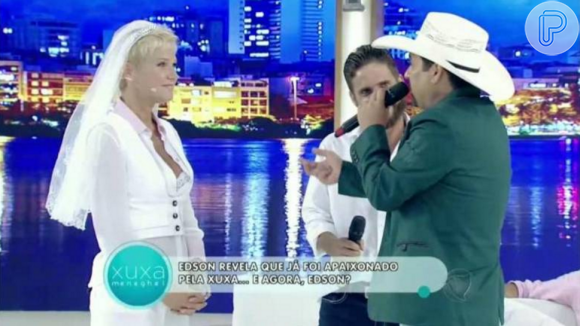 Xuxa recebeu declaração do cantor Edson, da dupla com Hudson, e vestiu uma grinalda no "Xuxa Meneghel" dessa segunda-feira, 29 de fevereiro de 2016