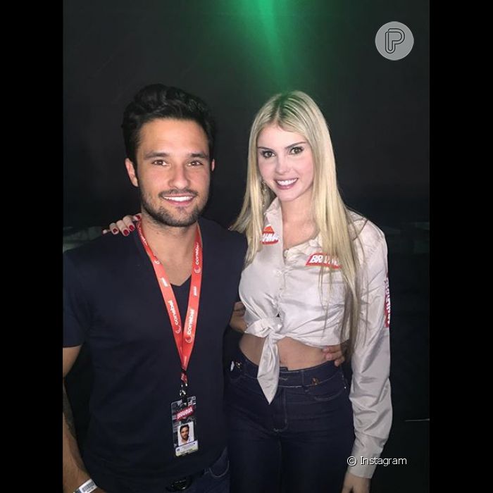 Bárbara Evans estava solteira desde o fim de seu namoro com o também empresário Fabrício