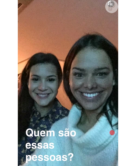 Bruna Marquezine e Fernanda Souza se divertiram ao se ver com os rostos trocados graças a um aplicativo de celular