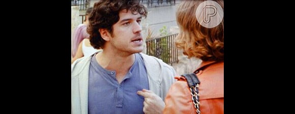 Bento (Marco Pigossi) diz a Amora (Sophie Charlotte) que não pretende comprar uma casa nova para os dois e eles discutem, em 'Sangue Bom'