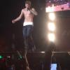 Justin Bieber faz show com cueca à mostra e recebe críticas nas redes sociais em 23 de setembro de 2013