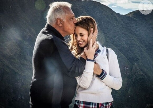 César (Antonio Fagundes) indica Paloma (Paolla Oliveira) para ser vice-presidente do hospital, em 'Amor à Vida'