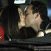 Daniel (Rodrigo Andrade) beija Perséfone (Fabiana Karla) sem querer, ao se despedir dela após uma carona, em 'Amor à Vida'