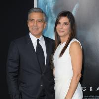 Sandra Bullock e George Clooney divulgam filme com a presença de Emma Watson