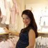 Samara Felippo exibiu a barriguinha saliente durante passagem por uma loja de roupinhas para bebê quando estava grávida de Lara