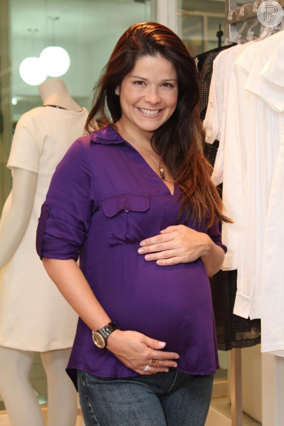 Samara Felippo curtiu sua gravidez e tirou muitas fotos, toda orgulhosa da barriguinha