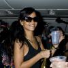 Rihanna comemorou o lançamento da nova turnê '777' com uma garrafa de champagne