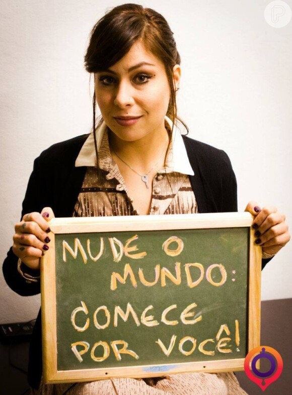 Com seu primeiro trabalho, o álbum 'Admirável Mundo Novo', lançado em 2003, a cantora chegou ao topo da lista dos mais vendidos do Brasil