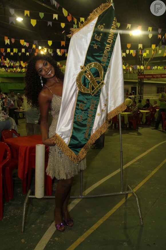 Criz Vianna desfilou pela Imperatriz no Carnaval de 2013
