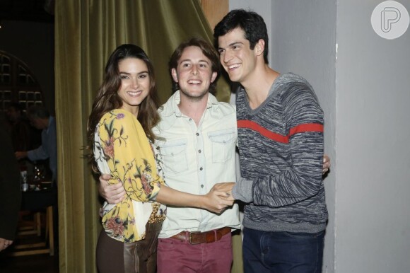 Mateus Solano posa com Fernanda Machado e o namorado dela, Robert Riskin