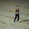 Carolina Dieckmann se exercitou na Praia do Pepino, em São Conrado, Zona Sul do Rio de Janeiro, nesta segunda-feira, 7 de outubro de 2013, ao lado de seu personal trainer