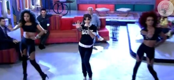 Anitta abriu o programa dançando sucesso 'Show das Poderosas'