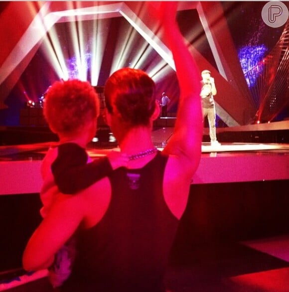 Durante a gravação do VMA de 2012, a cantora aparece em uma foto postada no seu Instagram com o filho, ainda com 2 anos, no colo
