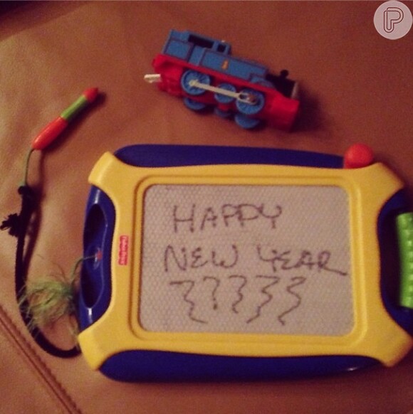 Perto da virada do ano de 2012 para 2013, a cantora postou uma foto do brinquedo de seu filho com a mensagem 'Feliz Ano Novo'