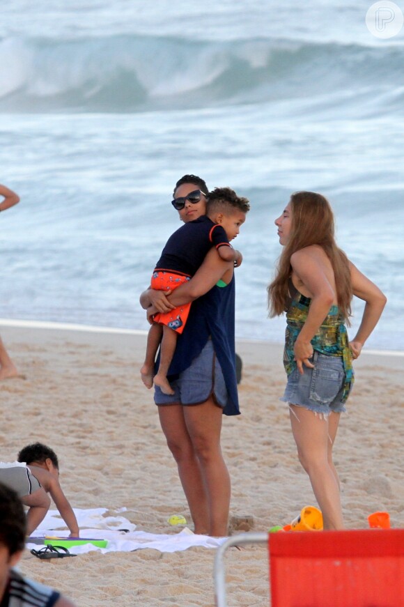 Em sua recente passagem pelo Brasil, Alicia passeou pelas praias cariocas com o filho e publicou em seu site oficial declarações de amor ao país