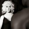 Christina Aguilera posa para fotos, bem mais magra, após dieta radical e cirurgia plástica