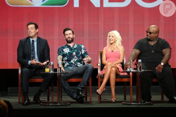 Christina Aguilera participou da coletiva do 'The Voice' em julho de 2013 com o apresentador Carson Daily e seus colegas do programa Adam Levine e CeeLo