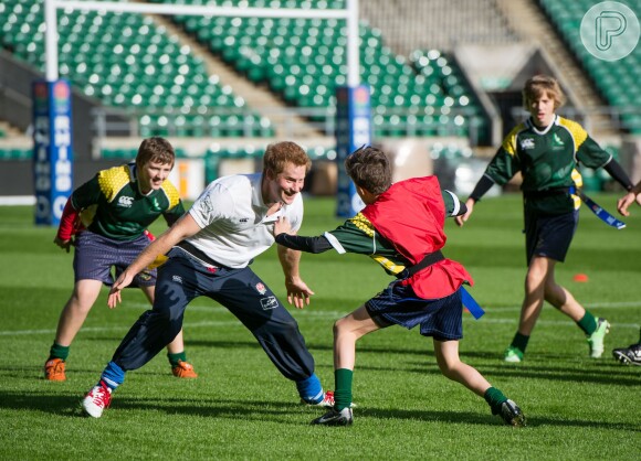 Príncipe Harry foi marcado de verdade pelos alunos com que jogou rugby