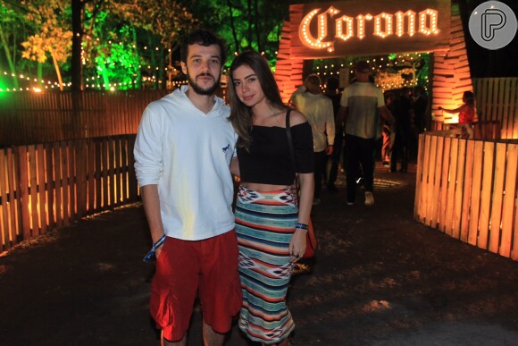Jayme Matarazzo e a namorada, Luiza Tellechea, na festa Corona Sunset, que aconteceu na Barra da Tijuca, Zona Oeste do Rio, na noite deste domingo, 15 de maio de 2016
