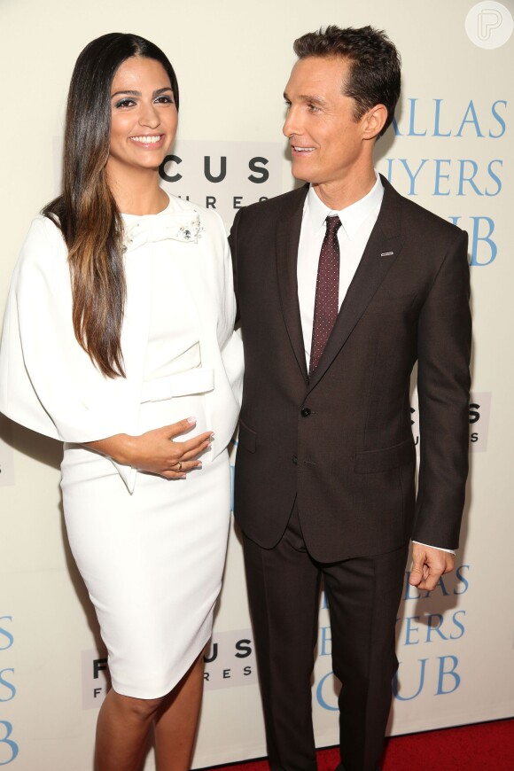 Camila Alves levantou suspeita de gravidez durante première do filme 'Dallas Buyers Club', na noite desta quinta-feira, 17 de outubro de 2013, após exibir barriga saliente