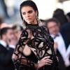 Kendall Jenner aposta em look supertransparente para prestigiar o Festival de Cannes no domingo, 15 de maio de 2016