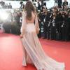 Izabel Goulart impressionou ao passar pelo tapete vermelho do Festival de Cannes, na França